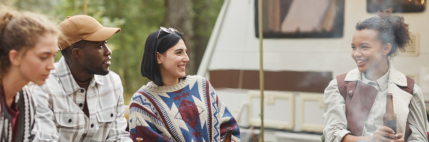 amis en vacances au camping