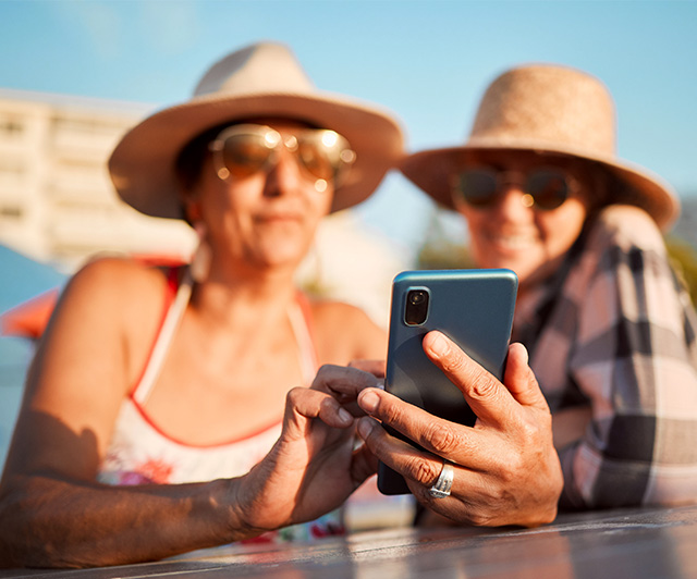 Vacanciers qui organisent leur séjour en camping